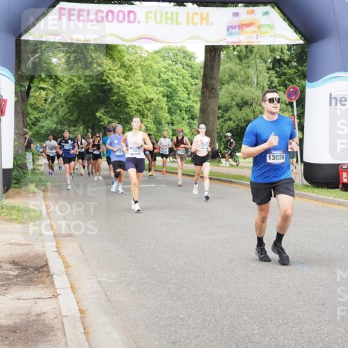 29.06.2025 - hella hamburg halbmarathon MichiJ http://msf.ph/oto/8384779 29.06.2025 10:47:12 Zwischen KM18-KM19 5272, 8749, 12422, 13583, 13589, 14902, 14965, 18551 meine-sportfotos.de