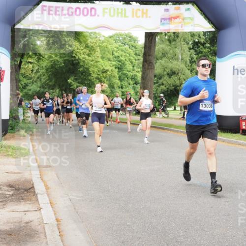 29.06.2025 - hella hamburg halbmarathon MichiJ http://msf.ph/oto/8384784 29.06.2025 10:47:12 Zwischen KM18-KM19 5272, 8749, 12422, 13583, 13589, 14902, 14965, 18551 meine-sportfotos.de