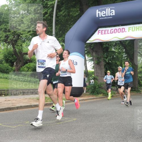 29.06.2025 - hella hamburg halbmarathon KatJ http://msf.ph/oto/8384785 29.06.2025 10:25:45 Zwischen KM18-KM19 2196, 3790, 5092, 5307, 7482 meine-sportfotos.de