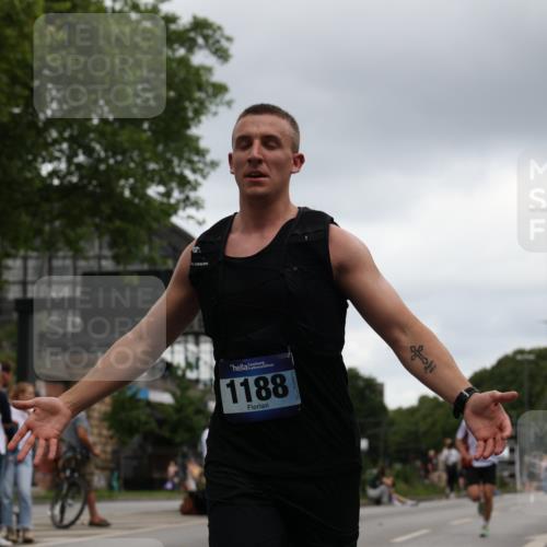 29.06.2025 - hella hamburg halbmarathon Yannick Fuchs http://msf.ph/oto/8384860 29.06.2025 10:55:10 20KM 1188, 1453, 1823, 2426, 2661, 3698, 5379, 5602, 5603, 5613, 5775, 6674, 6708, 6921, 7250, 7306, 7759, 7761, 8177, 8483, 9071, 9453, 9611, 9752, 9984, 10295, 10882, 11515, 12377, 12789, 12908, 13459, 13516, 13558, 15008, 16621, 17145, 17181, 17226, 17670, 17951, 18133, 18757, 19242 meine-sportfotos.de