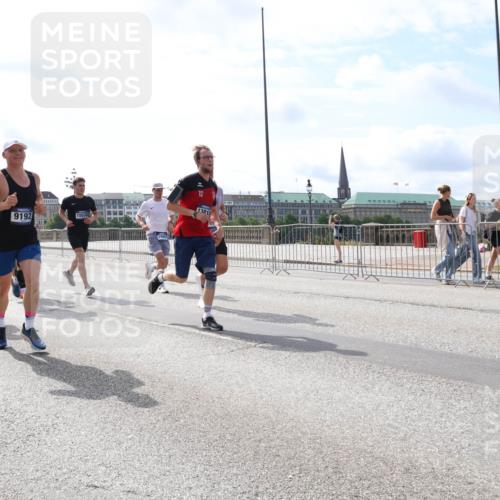 29.06.2025 - hella hamburg halbmarathon Lena Gebhardt http://msf.ph/oto/8384870 29.06.2025 10:15:46 Lombardsbrücke 350, 149, 9192, 15570, 12, 13818, 1156, 1440, 1651, 2076, 2110, 2436, 2720, 2989, 3167, 3417, 4007, 4466, 4492, 4494, 4828, 5069, 5271, 5423, 5739, 6376, 6576, 7452, 7809, 7810, 7897, 7941, 7942, 8256, 8554, 8746, 8885, 9192, 9307, 9423, 9657, 9675, 9784, 9997, 10108, 10608, 10775, 10858, 11113, 11303, 11478, 11774, 11783, 11818, 12427, 12457, 12469, 12521, 13179, 13197, 13453, 13500, 13818, 13951, 14413, 14423, 14550, 14552, 15150, 15307, 15740 meine-sportfotos.de