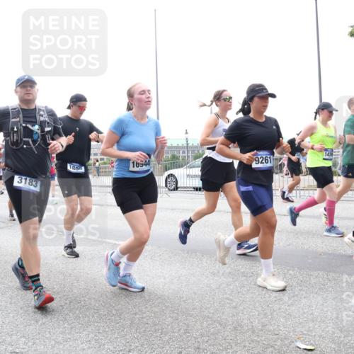 29.06.2025 - hella hamburg halbmarathon Lena Gebhardt http://msf.ph/oto/8384893 29.06.2025 10:49:42 Lombardsbrücke 3943, 16512, 3183, 1805, 16944, 9261, 1439, 1040, 1041, 1487, 1511, 1525, 1625, 1805, 1888, 2067, 2212, 2466, 2527, 2541, 2668, 2862, 2927, 2997, 3070, 3183, 3232, 3383, 3943, 4525, 4527, 4589, 4769, 4809, 4870, 5076, 5106, 5463, 5552, 5694, 5749, 6191, 6694, 6989, 7301, 7305, 7339, 7366, 7650, 7679, 7931, 7936, 8065, 8549, 9015, 9162, 9245, 9261, 10033, 10038, 10130, 10333, 10403, 10479, 10683, 10704, 11558, 11631, 12124, 12388, 13309, 13764, 14545, 14692 meine-sportfotos.de