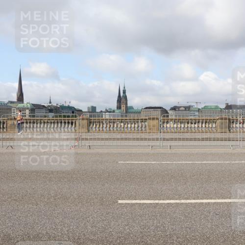 29.06.2025 - hella hamburg halbmarathon Lena Gebhardt http://msf.ph/oto/8384939 29.06.2025 08:52:53 Lombardsbrücke  meine-sportfotos.de