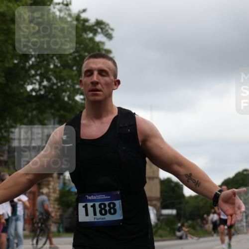 29.06.2025 - hella hamburg halbmarathon Yannick Fuchs http://msf.ph/oto/8384948 29.06.2025 10:55:10 20KM 1188, 1453, 1823, 2426, 2661, 3698, 5379, 5602, 5603, 5613, 5775, 6674, 6708, 6921, 7250, 7306, 7759, 7761, 8177, 8483, 9071, 9453, 9611, 9752, 9984, 10295, 10882, 11515, 12377, 12789, 12908, 13459, 13516, 13558, 15008, 16621, 17145, 17181, 17226, 17670, 17951, 18133, 18757, 19242 meine-sportfotos.de