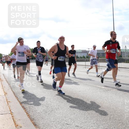 29.06.2025 - hella hamburg halbmarathon Lena Gebhardt http://msf.ph/oto/8384971 29.06.2025 10:15:46 Lombardsbrücke 15988, 17350, 9192, 12, 13818, 1156, 1440, 1651, 2076, 2110, 2436, 2720, 2989, 3167, 3417, 4007, 4466, 4492, 4494, 4828, 5069, 5271, 5423, 5739, 6376, 6576, 7452, 7809, 7810, 7897, 7941, 7942, 8256, 8554, 8746, 8885, 9192, 9307, 9423, 9657, 9675, 9784, 9997, 10108, 10608, 10775, 10858, 11113, 11303, 11478, 11774, 11783, 11818, 12427, 12457, 12469, 12521, 13179, 13197, 13453, 13500, 13818, 13951, 14413, 14423, 14550, 14552, 15150, 15307, 15740 meine-sportfotos.de
