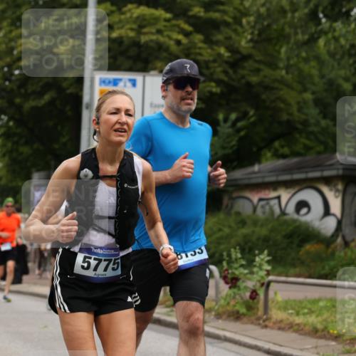 29.06.2025 - hella hamburg halbmarathon Yannick Fuchs http://msf.ph/oto/8385021 29.06.2025 10:55:11 20KM 1188, 1453, 1823, 2426, 2661, 3698, 5379, 5602, 5603, 5613, 5775, 6674, 6708, 6921, 7250, 7306, 7759, 7761, 8177, 8483, 9071, 9453, 9611, 9752, 9984, 10295, 10882, 11515, 12377, 12789, 12908, 13516, 13558, 15008, 16614, 16621, 17145, 17181, 17226, 17670, 17951, 18133, 18757, 19242 meine-sportfotos.de