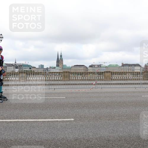 29.06.2025 - hella hamburg halbmarathon Lena Gebhardt http://msf.ph/oto/8385031 29.06.2025 09:17:34 Lombardsbrücke  meine-sportfotos.de