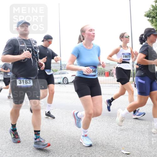 29.06.2025 - hella hamburg halbmarathon Lena Gebhardt http://msf.ph/oto/8385064 29.06.2025 10:49:42 Lombardsbrücke 16512, 1719, 3183, 1805, 14, 19071, 1438, 1040, 1041, 1487, 1511, 1525, 1625, 1805, 1888, 2067, 2212, 2466, 2527, 2541, 2668, 2862, 2927, 2997, 3070, 3183, 3232, 3383, 3943, 4525, 4527, 4589, 4769, 4809, 4870, 5076, 5106, 5463, 5552, 5694, 5749, 6191, 6694, 6989, 7301, 7305, 7339, 7366, 7650, 7679, 7931, 7936, 8065, 8549, 9015, 9162, 9245, 9261, 10033, 10038, 10130, 10333, 10403, 10479, 10683, 10704, 11558, 11631, 12124, 12388, 13309, 13764, 14545, 14692 meine-sportfotos.de