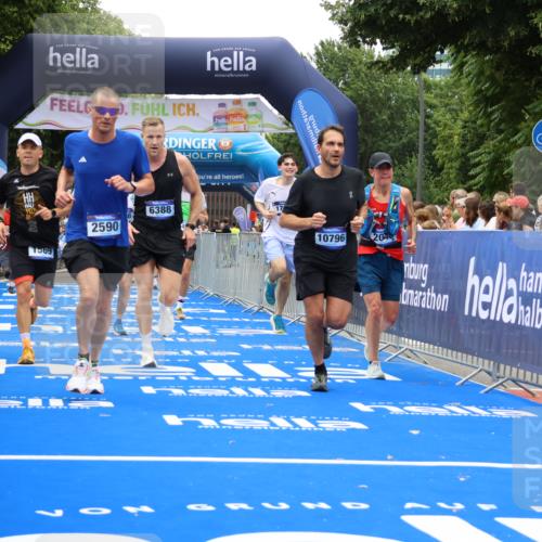29.06.2025 - hella hamburg halbmarathon Strokosch-Dieckow http://msf.ph/oto/8385071 29.06.2025 10:46:13 Ziel 1569, 1600, 1759, 2048, 2590, 2707, 3056, 3087, 4949, 6388, 6691, 7450, 7961, 8142, 9497, 10796, 11094, 11125, 14200, 14262, 16136, 16466, 16475, 17190, 18118, 18702, 18797 meine-sportfotos.de