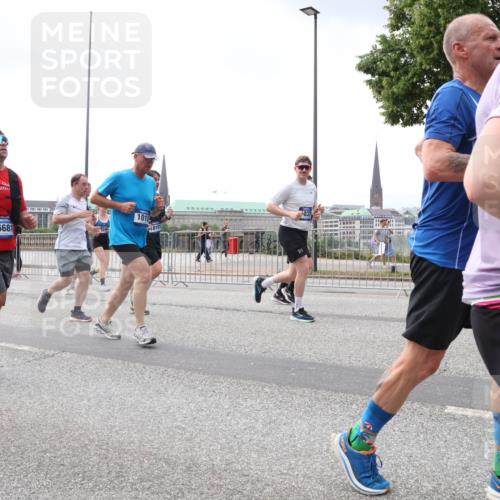 29.06.2025 - hella hamburg halbmarathon Lena Gebhardt http://msf.ph/oto/8385072 29.06.2025 10:40:28 Lombardsbrücke 1018, 16681, 839, 8101, 037, 535, 1018, 1037, 1058, 1075, 1291, 1323, 1691, 2019, 2042, 2109, 2173, 2206, 2254, 2515, 2572, 2762, 2763, 2866, 2888, 3121, 3237, 3293, 3295, 3306, 3515, 3607, 3808, 3810, 4044, 4173, 4271, 4411, 4471, 4612, 4756, 4906, 4972, 5059, 5113, 5263, 5351, 5352, 5702, 5877, 5901, 5975, 6076, 6097, 6163, 6229, 6278, 6280, 6363, 6463, 6548, 6673, 6750, 6866, 6876, 6890, 6920, 7108, 7174, 7675, 7850, 7956, 8307, 8378, 8391 meine-sportfotos.de