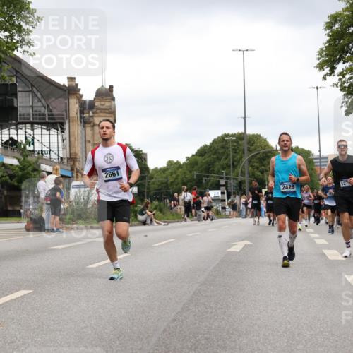29.06.2025 - hella hamburg halbmarathon Yannick Fuchs http://msf.ph/oto/8385091 29.06.2025 10:55:12 20KM 1188, 1453, 1823, 2426, 2661, 3698, 5379, 5602, 5603, 5613, 5775, 6674, 6708, 6921, 7250, 7306, 7759, 8177, 8483, 9071, 9453, 9611, 9752, 9984, 10295, 10882, 11515, 12377, 12789, 12908, 13516, 13558, 15008, 16614, 16621, 17145, 17181, 17226, 17670, 17951, 18133, 19242 meine-sportfotos.de