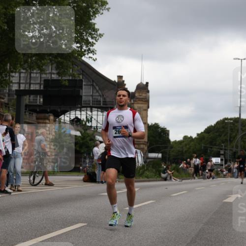 29.06.2025 - hella hamburg halbmarathon Yannick Fuchs http://msf.ph/oto/8385128 29.06.2025 10:55:13 20KM 1188, 1453, 1823, 2426, 2661, 3698, 5379, 5602, 5603, 5613, 5775, 6674, 6708, 6921, 7250, 7306, 7759, 8177, 8483, 9071, 9453, 9611, 9752, 9984, 10295, 10882, 11515, 12377, 12789, 12908, 13516, 13558, 15008, 16614, 16621, 17145, 17181, 17226, 17670, 17951, 18133, 19242 meine-sportfotos.de