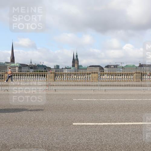 29.06.2025 - hella hamburg halbmarathon Lena Gebhardt http://msf.ph/oto/8385154 29.06.2025 08:52:53 Lombardsbrücke  meine-sportfotos.de