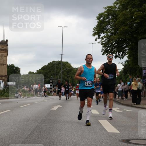 29.06.2025 - hella hamburg halbmarathon Yannick Fuchs http://msf.ph/oto/8385247 29.06.2025 10:55:13 20KM 1188, 1453, 1823, 2426, 2661, 3698, 5379, 5602, 5603, 5613, 5775, 6674, 6708, 6921, 7250, 7306, 7759, 8177, 8483, 9071, 9453, 9611, 9752, 9984, 10295, 10882, 11515, 12377, 12789, 12908, 13516, 13558, 15008, 16614, 16621, 17145, 17181, 17226, 17670, 17951, 18133, 19242 meine-sportfotos.de