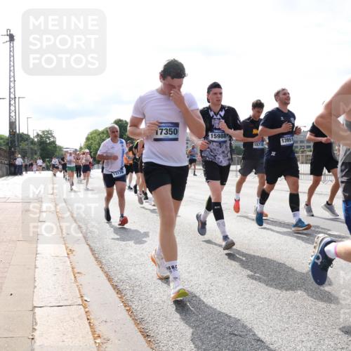 29.06.2025 - hella hamburg halbmarathon Lena Gebhardt http://msf.ph/oto/8385261 29.06.2025 10:15:47 Lombardsbrücke 13179, 7350, 15988, 15710, 13951, 9192, 1895, 1156, 1308, 1440, 1651, 2071, 2076, 2110, 2436, 2720, 2989, 3167, 3417, 4007, 4466, 4492, 4494, 4828, 5069, 5423, 5739, 6376, 6576, 7809, 7810, 7897, 7941, 7942, 8169, 8554, 8746, 8885, 9192, 9307, 9423, 9657, 9675, 9784, 9997, 10108, 10608, 10775, 10858, 11113, 11303, 11478, 11774, 11783, 11818, 12427, 12457, 12469, 12521, 13179, 13197, 13453, 13500, 13818, 13951, 14413, 14423, 14550, 14552, 15150, 15307, 15740 meine-sportfotos.de