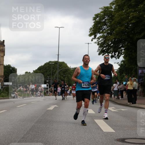 29.06.2025 - hella hamburg halbmarathon Yannick Fuchs http://msf.ph/oto/8385275 29.06.2025 10:55:13 20KM 1188, 1453, 1823, 2426, 2661, 3698, 5379, 5602, 5603, 5613, 5775, 6674, 6708, 6921, 7250, 7306, 7759, 8177, 8483, 9071, 9453, 9611, 9752, 9984, 10295, 10882, 11515, 12377, 12789, 12908, 13516, 13558, 15008, 16614, 16621, 17145, 17181, 17226, 17670, 17951, 18133, 19242 meine-sportfotos.de