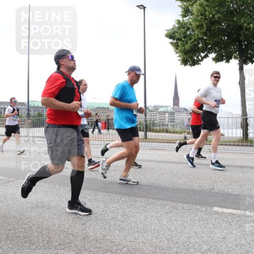 29.06.2025 - hella hamburg halbmarathon Lena Gebhardt http://msf.ph/oto/8385290 29.06.2025 10:40:28 Lombardsbrücke 5075, 5113, 1018, 1037, 1058, 1075, 1291, 1323, 1691, 2019, 2042, 2109, 2173, 2206, 2254, 2515, 2572, 2762, 2763, 2866, 2888, 3121, 3237, 3293, 3295, 3306, 3515, 3607, 3808, 3810, 4044, 4173, 4271, 4411, 4471, 4612, 4756, 4906, 4972, 5059, 5113, 5263, 5351, 5352, 5702, 5877, 5901, 5975, 6076, 6097, 6163, 6229, 6278, 6280, 6363, 6463, 6548, 6673, 6750, 6866, 6876, 6890, 6920, 7108, 7174, 7675, 7850, 7956, 8307, 8378, 8391 meine-sportfotos.de