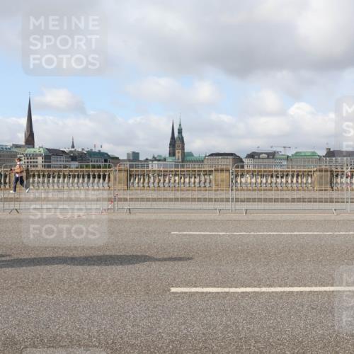 29.06.2025 - hella hamburg halbmarathon Lena Gebhardt http://msf.ph/oto/8385331 29.06.2025 08:52:53 Lombardsbrücke  meine-sportfotos.de