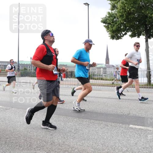 29.06.2025 - hella hamburg halbmarathon Lena Gebhardt http://msf.ph/oto/8385360 29.06.2025 10:40:29 Lombardsbrücke 5113, 75, 710, 10, 1018, 1037, 1075, 1291, 1323, 1691, 2019, 2042, 2109, 2173, 2206, 2254, 2515, 2572, 2762, 2763, 2866, 2888, 3121, 3237, 3293, 3295, 3306, 3432, 3515, 3607, 3808, 3810, 4044, 4173, 4271, 4411, 4471, 4612, 4756, 4906, 4972, 5059, 5113, 5263, 5351, 5352, 5702, 5877, 5901, 5975, 6076, 6097, 6163, 6229, 6278, 6280, 6363, 6463, 6548, 6673, 6750, 6866, 6876, 6890, 6920, 7108, 7174, 7675, 7850, 7956, 8053, 8054, 8307, 8378, 8391 meine-sportfotos.de
