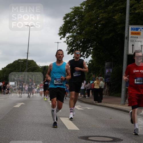 29.06.2025 - hella hamburg halbmarathon Yannick Fuchs http://msf.ph/oto/8385365 29.06.2025 10:55:14 20KM 1188, 1453, 1823, 2426, 2661, 5379, 5602, 5603, 5613, 5775, 6674, 6708, 6921, 7033, 7250, 7757, 7759, 8177, 8483, 9071, 9453, 9611, 9752, 9984, 10295, 10882, 11515, 12377, 12789, 12908, 13516, 13558, 15008, 16614, 16621, 17145, 17181, 17226, 17670, 17951, 18133 meine-sportfotos.de
