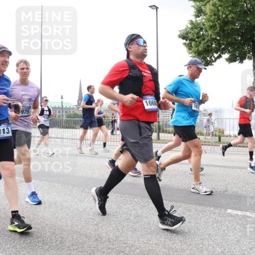 29.06.2025 - hella hamburg halbmarathon Lena Gebhardt http://msf.ph/oto/8385390 29.06.2025 10:40:29 Lombardsbrücke 6463, 5113, 975, 7105, 1668, 1018, 1018, 1037, 1075, 1291, 1323, 1691, 2019, 2042, 2109, 2173, 2206, 2254, 2515, 2572, 2762, 2763, 2866, 2888, 3121, 3237, 3293, 3295, 3306, 3432, 3515, 3607, 3808, 3810, 4044, 4173, 4271, 4411, 4471, 4612, 4756, 4906, 4972, 5059, 5113, 5263, 5351, 5352, 5702, 5877, 5901, 5975, 6076, 6097, 6163, 6229, 6278, 6280, 6363, 6463, 6548, 6673, 6750, 6866, 6876, 6890, 6920, 7108, 7174, 7675, 7850, 7956, 8053, 8054, 8307, 8378, 8391 meine-sportfotos.de