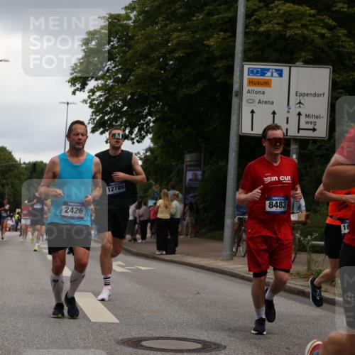 29.06.2025 - hella hamburg halbmarathon Yannick Fuchs http://msf.ph/oto/8385400 29.06.2025 10:55:14 20KM 1188, 1453, 1823, 2426, 2661, 5379, 5602, 5603, 5613, 5775, 6674, 6708, 6921, 7033, 7250, 7757, 7759, 8177, 8483, 9071, 9453, 9611, 9752, 9984, 10295, 10882, 11515, 12377, 12789, 12908, 13516, 13558, 15008, 16614, 16621, 17145, 17181, 17226, 17670, 17951, 18133 meine-sportfotos.de