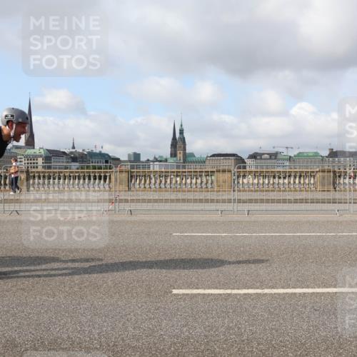 29.06.2025 - hella hamburg halbmarathon Lena Gebhardt http://msf.ph/oto/8385419 29.06.2025 08:52:54 Lombardsbrücke 38 meine-sportfotos.de