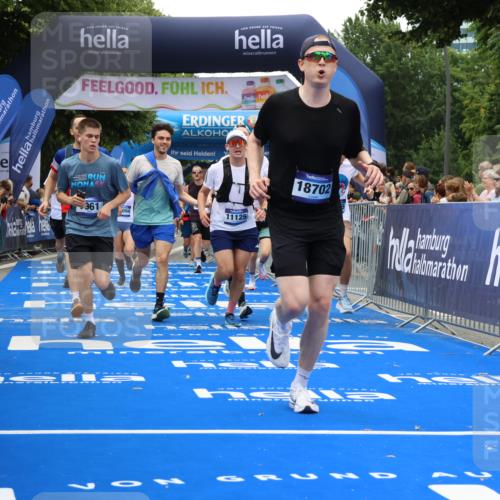 29.06.2025 - hella hamburg halbmarathon Strokosch-Dieckow http://msf.ph/oto/8385434 29.06.2025 10:46:07 Ziel 1569, 1759, 2048, 2590, 2707, 3087, 4949, 5648, 6388, 6460, 7450, 7961, 8269, 9585, 10796, 11094, 11125, 11936, 12269, 13630, 14804, 16136, 16466, 16475, 17190, 18081, 18702, 18797 meine-sportfotos.de