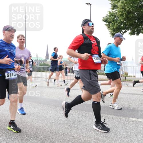 29.06.2025 - hella hamburg halbmarathon Lena Gebhardt http://msf.ph/oto/8385436 29.06.2025 10:40:29 Lombardsbrücke 6463, 3818, 5113, 7108, 1668, 1018, 1037, 1075, 1291, 1323, 1691, 2019, 2042, 2109, 2173, 2206, 2254, 2515, 2572, 2762, 2763, 2866, 2888, 3121, 3237, 3293, 3295, 3306, 3432, 3515, 3607, 3808, 3810, 4044, 4173, 4271, 4411, 4471, 4612, 4756, 4906, 4972, 5059, 5113, 5263, 5351, 5352, 5702, 5877, 5901, 5975, 6076, 6097, 6163, 6229, 6278, 6280, 6363, 6463, 6548, 6673, 6750, 6866, 6876, 6890, 6920, 7108, 7174, 7675, 7850, 7956, 8053, 8054, 8307, 8378, 8391 meine-sportfotos.de