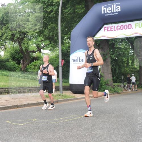29.06.2025 - hella hamburg halbmarathon KatJ http://msf.ph/oto/8385446 29.06.2025 10:25:51 Zwischen KM18-KM19 2767, 5003, 5092, 5307, 7482 meine-sportfotos.de