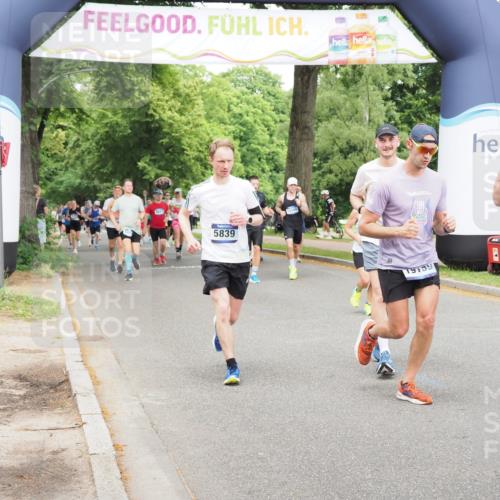29.06.2025 - hella hamburg halbmarathon MichiJ http://msf.ph/oto/8385526 29.06.2025 10:47:22 Zwischen KM18-KM19 2978, 5775, 5839, 5885, 6201, 6309, 7761, 8003, 8290, 10576, 11114, 11753, 12491, 12862, 14224, 15785, 16915, 17145, 17630, 17952, 18029, 18266, 18757, 19159, 19166 meine-sportfotos.de