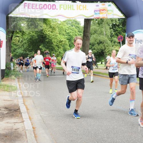 29.06.2025 - hella hamburg halbmarathon MichiJ http://msf.ph/oto/8385559 29.06.2025 10:47:23 Zwischen KM18-KM19 2978, 5775, 5839, 5885, 6201, 6309, 7761, 8290, 8662, 10576, 11114, 11753, 12491, 12862, 14224, 15785, 16915, 17630, 17952, 18029, 18266, 18757, 19159, 19166 meine-sportfotos.de