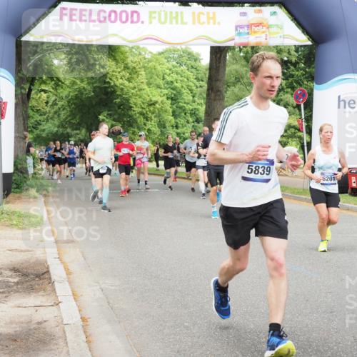 29.06.2025 - hella hamburg halbmarathon MichiJ http://msf.ph/oto/8385624 29.06.2025 10:47:23 Zwischen KM18-KM19 2978, 5775, 5839, 5885, 6201, 6309, 7761, 8290, 8662, 10576, 11114, 11753, 12491, 12862, 14224, 15785, 16915, 17630, 17952, 18029, 18266, 18757, 19159, 19166 meine-sportfotos.de