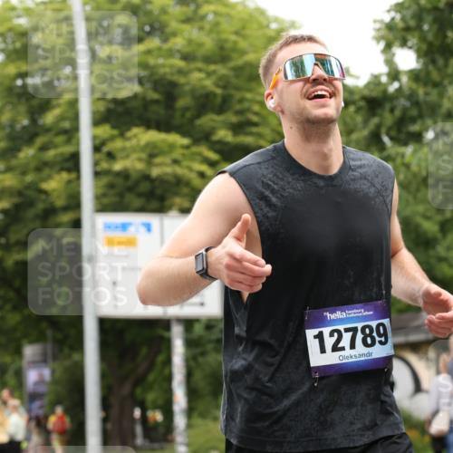 29.06.2025 - hella hamburg halbmarathon Yannick Fuchs http://msf.ph/oto/8385685 29.06.2025 10:55:16 20KM 1188, 1453, 1823, 2391, 2426, 2591, 2661, 5379, 5613, 5775, 6674, 6708, 7033, 7250, 7757, 8177, 8483, 9071, 9453, 9611, 9752, 9932, 9984, 10295, 10882, 11515, 12377, 12789, 12908, 13516, 13558, 15008, 16614, 17145, 17181, 17226, 17670, 17951, 18133 meine-sportfotos.de
