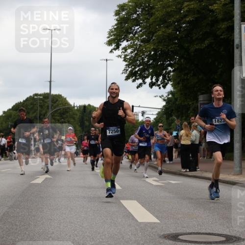 29.06.2025 - hella hamburg halbmarathon Yannick Fuchs http://msf.ph/oto/8385704 29.06.2025 10:55:18 20KM 1823, 2391, 2426, 2591, 2661, 4068, 5379, 5613, 5775, 5870, 6674, 6708, 7033, 7250, 7757, 8177, 8483, 8531, 9071, 9453, 9611, 9752, 9932, 9984, 10031, 10295, 10882, 11515, 12377, 12787, 12789, 12908, 13086, 13558, 15008, 16614, 17145, 17181, 17670, 17951, 18133 meine-sportfotos.de