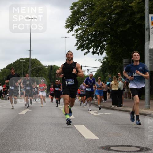 29.06.2025 - hella hamburg halbmarathon Yannick Fuchs http://msf.ph/oto/8385729 29.06.2025 10:55:18 20KM 1823, 2391, 2426, 2591, 2661, 4068, 5379, 5613, 5775, 5870, 6674, 6708, 7033, 7250, 7757, 8177, 8483, 8531, 9071, 9453, 9611, 9752, 9932, 9984, 10031, 10295, 10882, 11515, 12377, 12787, 12789, 12908, 13086, 13558, 15008, 16614, 17145, 17181, 17670, 17951, 18133 meine-sportfotos.de