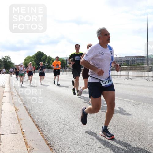 29.06.2025 - hella hamburg halbmarathon Lena Gebhardt http://msf.ph/oto/8385777 29.06.2025 10:15:49 Lombardsbrücke 16197, 13179, 1156, 1308, 1440, 1651, 2071, 2076, 2110, 2165, 2436, 2720, 2989, 3167, 3417, 4007, 4466, 4492, 4494, 4828, 5069, 5423, 5739, 6376, 6576, 7809, 7810, 7897, 7941, 7942, 8169, 8554, 8746, 8885, 9192, 9307, 9423, 9657, 9675, 9784, 10108, 10608, 10775, 10858, 11113, 11303, 11478, 11774, 11783, 11818, 12427, 12457, 12469, 12521, 13179, 13197, 13453, 13500, 13818, 13951, 14413, 14423, 14550, 14552, 15150, 15307, 15740 meine-sportfotos.de