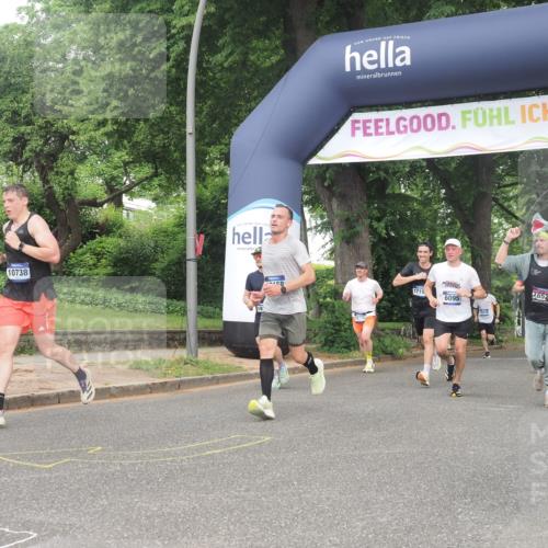 29.06.2025 - hella hamburg halbmarathon KatJ http://msf.ph/oto/8385858 29.06.2025 10:25:58 Zwischen KM18-KM19 6095 meine-sportfotos.de