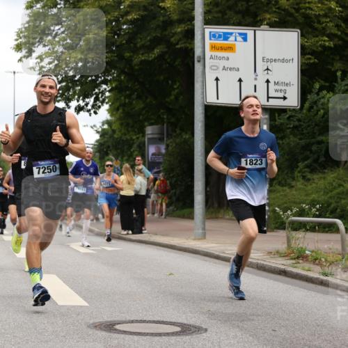 29.06.2025 - hella hamburg halbmarathon Yannick Fuchs http://msf.ph/oto/8385949 29.06.2025 10:55:18 20KM 1823, 2391, 2426, 2591, 2661, 4068, 5379, 5613, 5775, 5870, 6674, 6708, 7033, 7250, 7757, 8177, 8483, 8531, 9071, 9453, 9611, 9752, 9932, 9984, 10031, 10295, 10882, 11515, 12377, 12787, 12789, 12908, 13086, 13558, 15008, 16614, 17145, 17181, 17670, 17951, 18133 meine-sportfotos.de