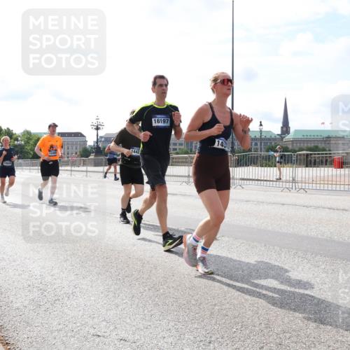 29.06.2025 - hella hamburg halbmarathon Lena Gebhardt http://msf.ph/oto/8385958 29.06.2025 10:15:50 Lombardsbrücke 12469, 7941, 7942, 1442, 16197, 14, 1156, 1308, 1440, 1651, 2071, 2076, 2110, 2165, 2436, 2720, 2989, 3167, 3417, 4007, 4466, 4492, 4494, 4828, 5046, 5069, 5423, 5739, 6376, 6576, 7809, 7810, 7897, 7941, 7942, 8169, 8554, 8746, 8885, 9192, 9307, 9423, 9657, 9675, 9784, 10108, 10608, 10775, 10858, 11113, 11303, 11478, 11774, 11783, 11818, 12427, 12457, 12469, 12521, 13179, 13197, 13453, 13500, 13818, 13951, 14413, 14423, 14550, 14552, 15150, 15307, 15740 meine-sportfotos.de