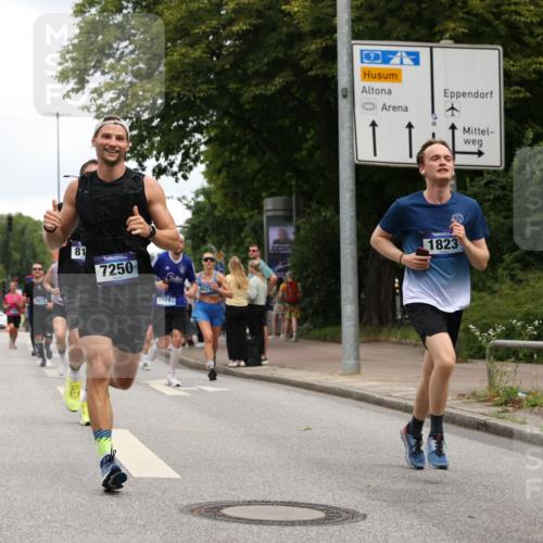 29.06.2025 - hella hamburg halbmarathon Yannick Fuchs http://msf.ph/oto/8385977 29.06.2025 10:55:18 20KM 1823, 2391, 2426, 2591, 2661, 4068, 5379, 5613, 5775, 5870, 6674, 6708, 7033, 7250, 7757, 8177, 8483, 8531, 9071, 9453, 9611, 9752, 9932, 9984, 10031, 10295, 10882, 11515, 12377, 12787, 12789, 12908, 13086, 13558, 15008, 16614, 17145, 17181, 17670, 17951, 18133 meine-sportfotos.de
