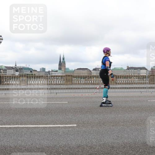 29.06.2025 - hella hamburg halbmarathon Lena Gebhardt http://msf.ph/oto/8386054 29.06.2025 09:17:35 Lombardsbrücke  meine-sportfotos.de