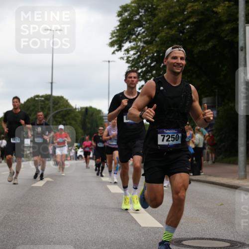 29.06.2025 - hella hamburg halbmarathon Yannick Fuchs http://msf.ph/oto/8386061 29.06.2025 10:55:19 20KM 1823, 2391, 2426, 2591, 4068, 5379, 5613, 5775, 5870, 6674, 6708, 7033, 7250, 7757, 8177, 8483, 8531, 9071, 9453, 9611, 9752, 9932, 9984, 10031, 10295, 10882, 11515, 12377, 12787, 12789, 12908, 13086, 13558, 15008, 16614, 17181, 17670, 17951, 18133 meine-sportfotos.de