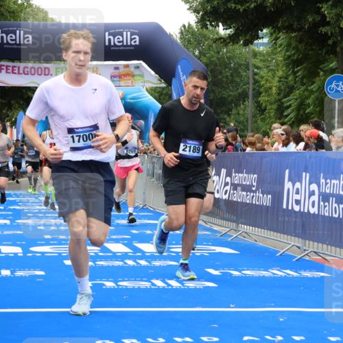 29.06.2025 - hella hamburg halbmarathon Strokosch-Dieckow http://msf.ph/oto/8386083 29.06.2025 10:45:59 Ziel 2189, 4277, 5648, 6460, 6532, 8269, 8577, 8871, 9585, 10792, 11821, 11936, 12084, 12269, 13630, 14462, 14804, 14911, 15149, 17008, 18081, 18185, 18702, 19116 meine-sportfotos.de