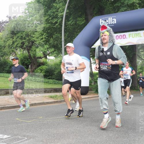 29.06.2025 - hella hamburg halbmarathon KatJ http://msf.ph/oto/8386093 29.06.2025 10:25:59 Zwischen KM18-KM19 6095 meine-sportfotos.de