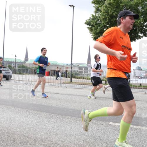 29.06.2025 - hella hamburg halbmarathon Lena Gebhardt http://msf.ph/oto/8386111 29.06.2025 10:40:30 Lombardsbrücke 839, 1018, 1037, 1075, 1291, 1323, 1691, 2019, 2042, 2109, 2173, 2206, 2254, 2299, 2515, 2572, 2762, 2763, 2866, 2888, 3121, 3237, 3293, 3295, 3306, 3432, 3515, 3607, 3808, 3810, 4044, 4173, 4271, 4411, 4471, 4612, 4756, 4906, 4972, 5059, 5113, 5263, 5351, 5352, 5702, 5877, 5975, 6076, 6097, 6163, 6229, 6278, 6280, 6289, 6363, 6463, 6548, 6673, 6750, 6866, 6876, 6890, 6920, 7108, 7174, 7675, 7850, 7956, 8053, 8054, 8307, 8378, 8391 meine-sportfotos.de