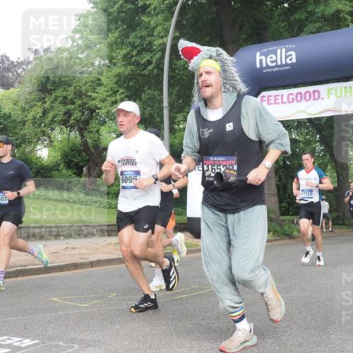 29.06.2025 - hella hamburg halbmarathon KatJ http://msf.ph/oto/8386157 29.06.2025 10:26:00 Zwischen KM18-KM19 6095 meine-sportfotos.de