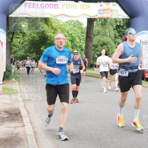 29.06.2025 - hella hamburg halbmarathon MichiJ http://msf.ph/oto/8386245 29.06.2025 10:47:34 Zwischen KM18-KM19 1364, 1653, 2391, 3097, 4068, 4592, 6487, 6921, 7033, 7759, 8191, 9020, 9021, 9611, 10031, 10036, 10534, 10943, 13459, 13488, 15673, 17951, 19117 meine-sportfotos.de