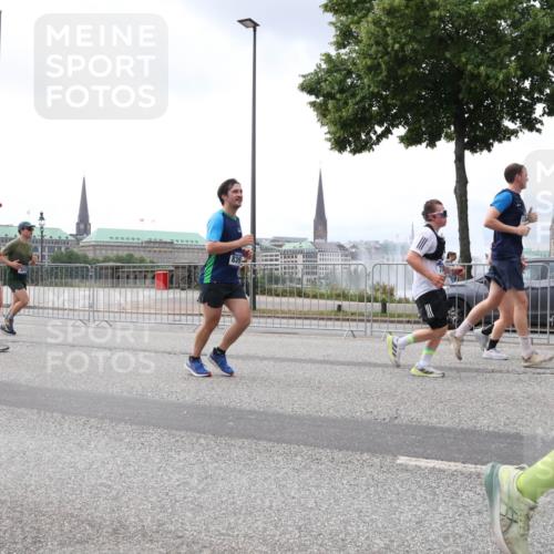 29.06.2025 - hella hamburg halbmarathon Lena Gebhardt http://msf.ph/oto/8386252 29.06.2025 10:40:31 Lombardsbrücke 11970, 839, 1018, 1037, 1075, 1291, 1323, 1691, 2019, 2042, 2109, 2173, 2206, 2254, 2299, 2515, 2572, 2762, 2763, 2866, 2888, 3121, 3237, 3293, 3295, 3306, 3432, 3515, 3607, 3694, 3808, 3810, 4044, 4173, 4271, 4411, 4471, 4612, 4756, 4906, 4972, 5059, 5113, 5263, 5351, 5352, 5702, 5975, 6076, 6097, 6163, 6229, 6278, 6280, 6289, 6363, 6463, 6548, 6673, 6750, 6866, 6876, 6890, 6920, 7108, 7174, 7293, 7675, 7850, 7956, 8053, 8054, 8307, 8378, 8391 meine-sportfotos.de
