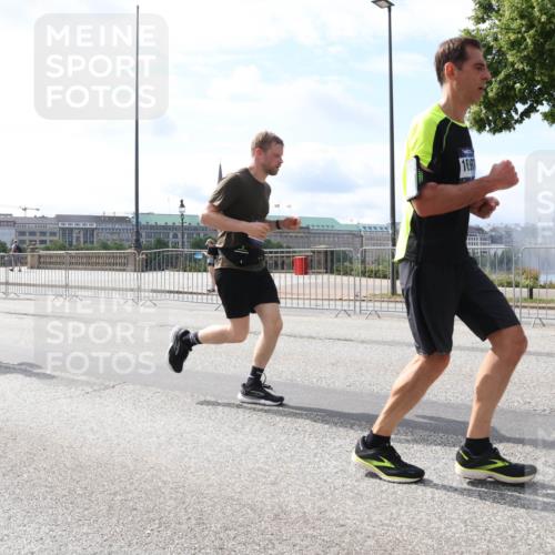 29.06.2025 - hella hamburg halbmarathon Lena Gebhardt http://msf.ph/oto/8386274 29.06.2025 10:15:51 Lombardsbrücke 12469, 1697, 1156, 1308, 1440, 1651, 2071, 2076, 2110, 2165, 2436, 2720, 2989, 3167, 3417, 4007, 4466, 4492, 4494, 4828, 5046, 5069, 5423, 5739, 6376, 6576, 7809, 7897, 7941, 7942, 8169, 8274, 8554, 8746, 8885, 9192, 9307, 9423, 9657, 9675, 9784, 9802, 10107, 10108, 10608, 10775, 10858, 11113, 11303, 11478, 11774, 11783, 11818, 12427, 12457, 12469, 12521, 13179, 13197, 13453, 13500, 13818, 13951, 14413, 14423, 14550, 14552, 15307 meine-sportfotos.de